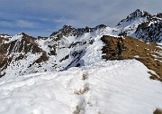 78 Sulle nevi della variante alta del sent. 101 in cresta con vista sulla Valle dei lupi, Cadelle e Valegino 